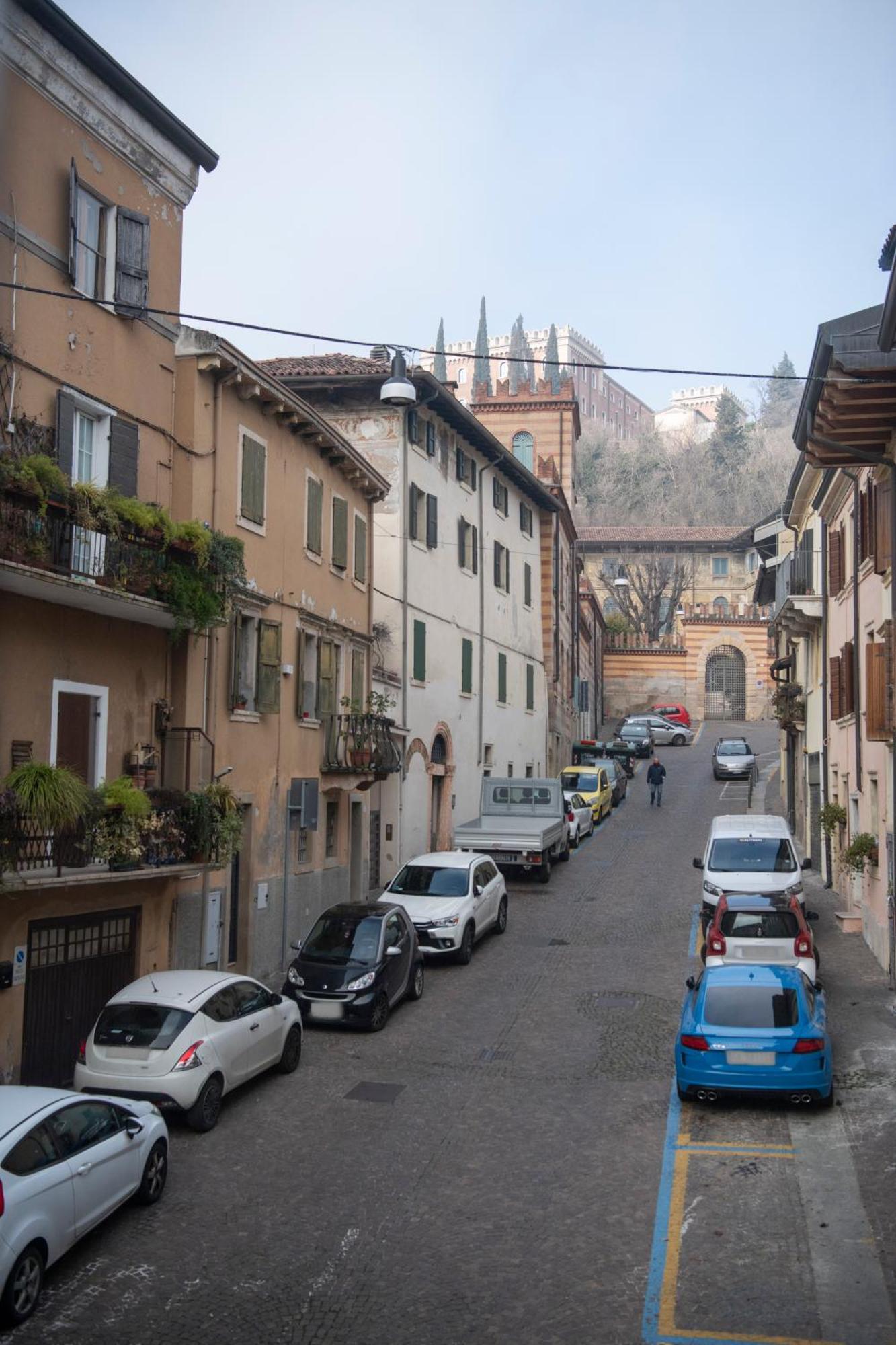 Ai Piedi Del Castello / 4Pl / Apt. Full Верона Экстерьер фото