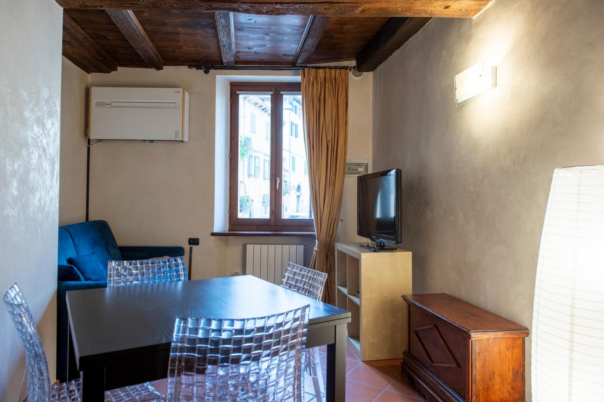 Ai Piedi Del Castello / 4Pl / Apt. Full Верона Экстерьер фото